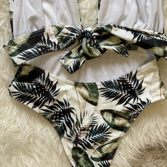 ASOS LAYERED palm plunge halter swimsuit size 0 - Picture 7 of 8